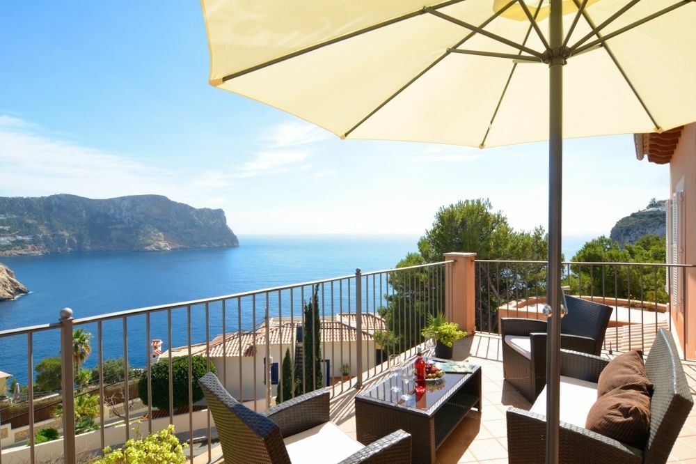 With Incredible Sea Views And Pool Villa *